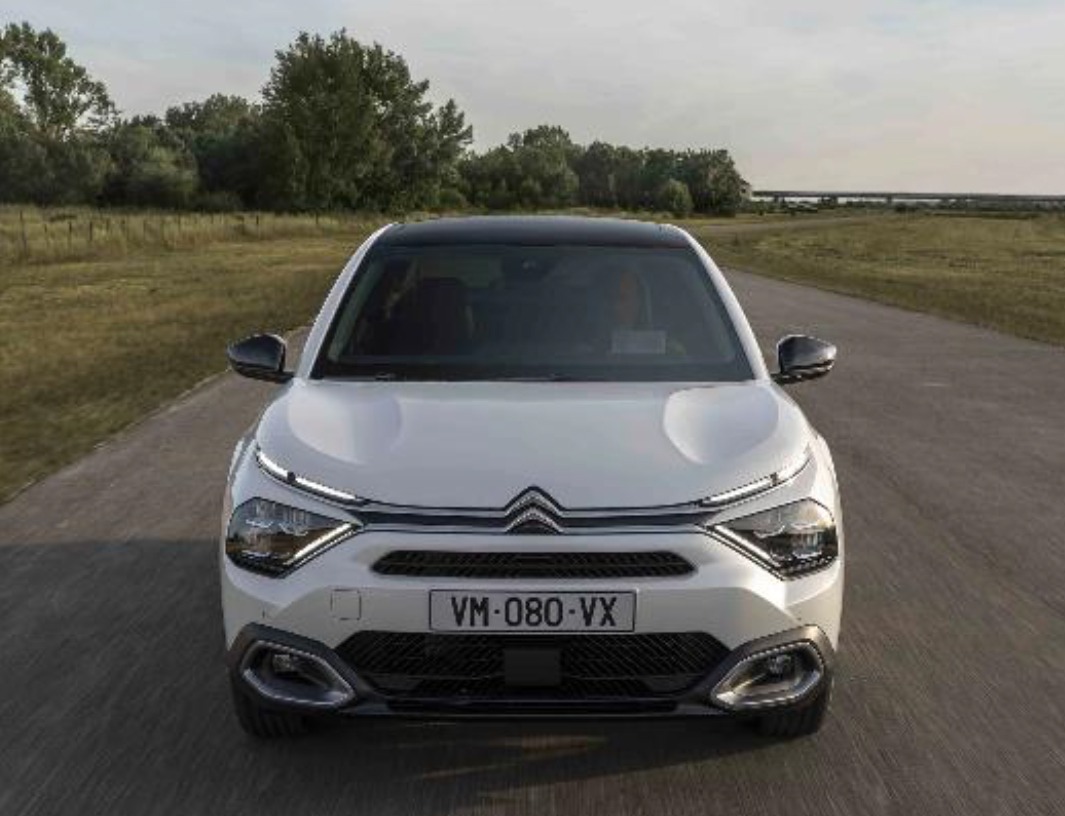 Citroen e-C4X, Trabzon’da Vardallar Otomotiv’de  satışa sunuldu