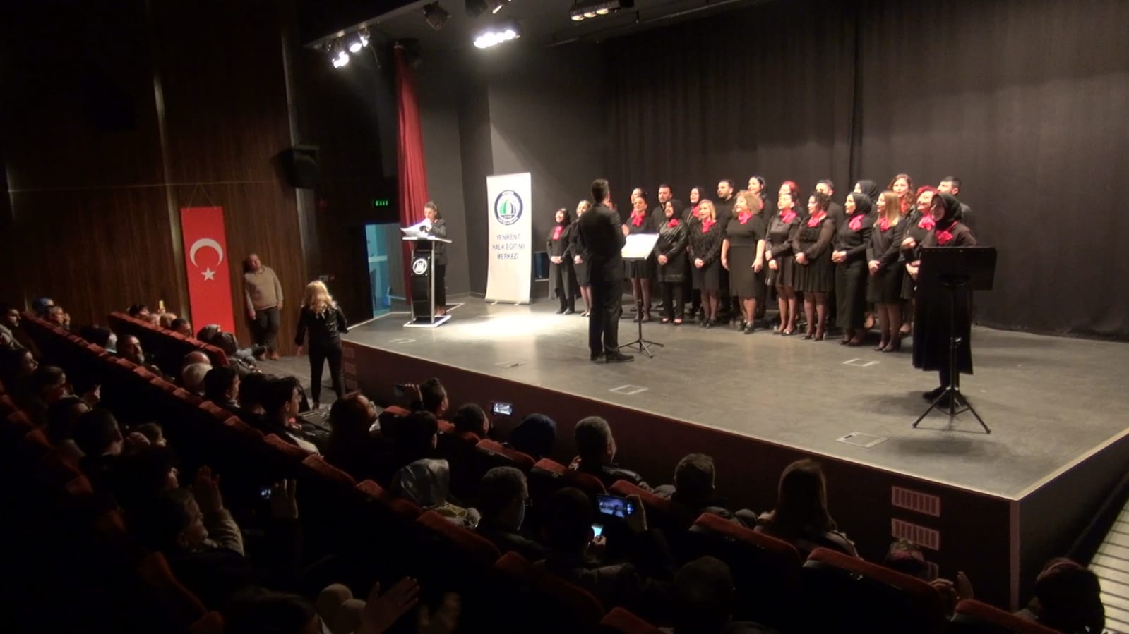 “Şarkılar Bizi Söyler Biz De Şarkı Söyleriz” etkinliğinde sanatseverler bir araya geldi