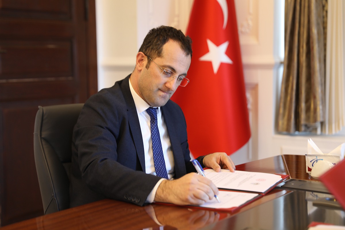 Trabzon'da yapılan 'Halk Kütüphanesi' için sevindiren imza