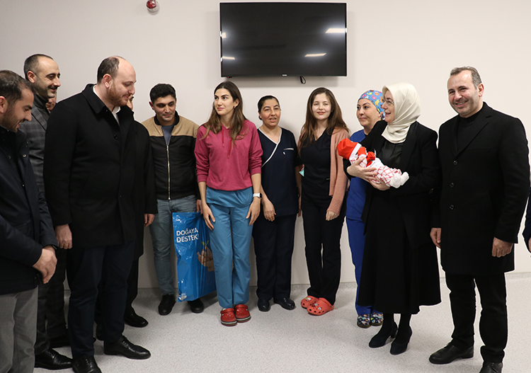 Yeni yılın ilk bebekleri dünyaya geldi