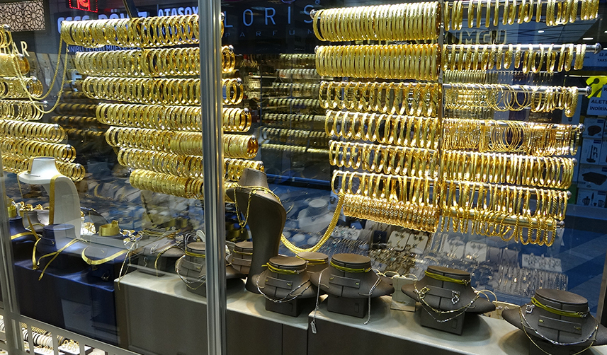 Yeni yılda artan altın fiyatları yatırımcısını sevindirdi