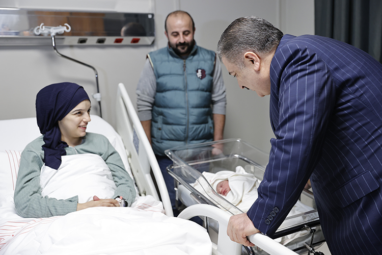 Yeni yılın ilk bebekleri dünyaya geldi