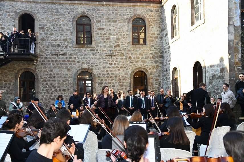 Trabzon’da Zifin Çiçekleri Kızlar Manastırı’nda