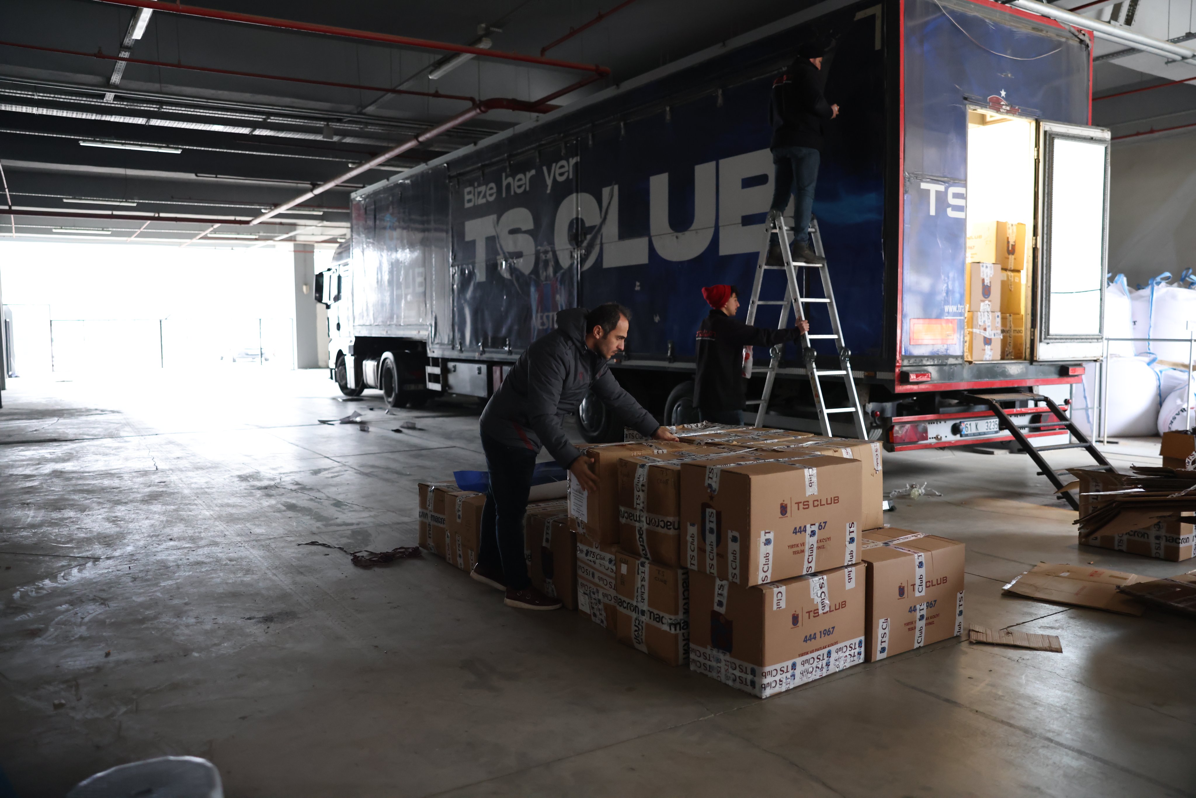 Trabzonspor, depremzedeler için harekete geçti! Depolar boşalacak, tırlar yola çıkacak 