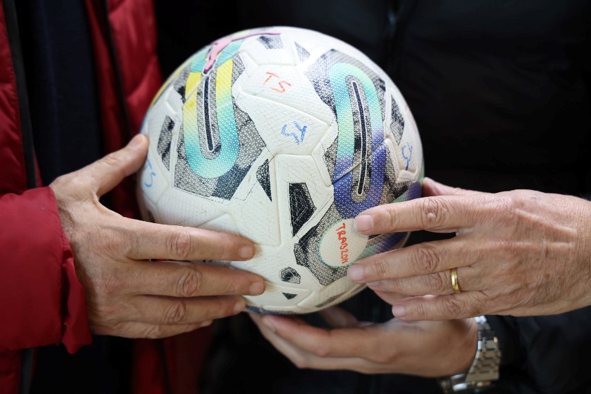 Türkiye yazılı topa vurmayan çocuk için Trabzonspor harekete geçti