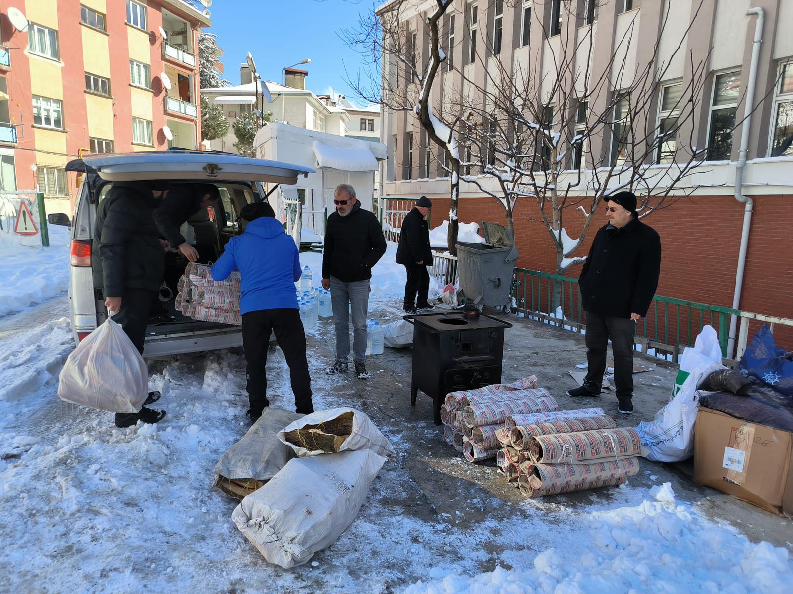 Karadeniz'den deprem bölgesine yardım seferberliği devam ediyor