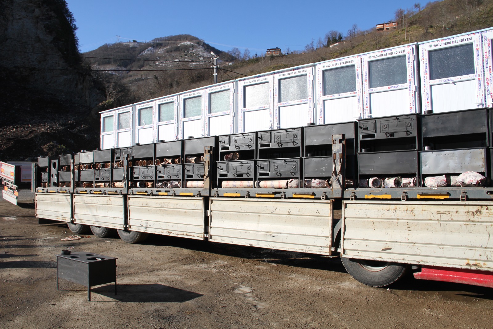 Karadeniz'den deprem bölgesine yardım seferberliği 11. günde de sürüyor