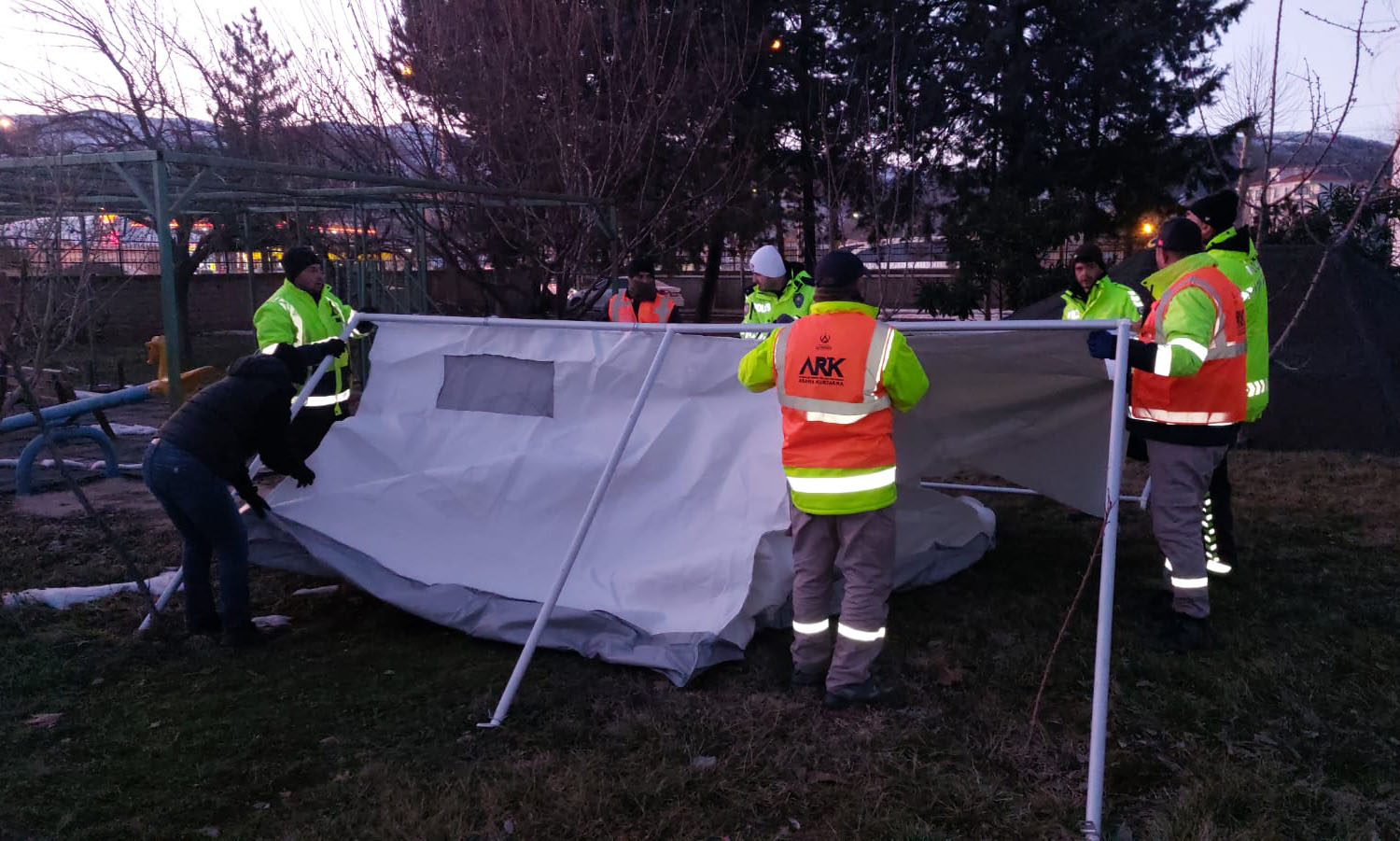 Karadeniz'den deprem bölgesine yardımlar devam ediyor