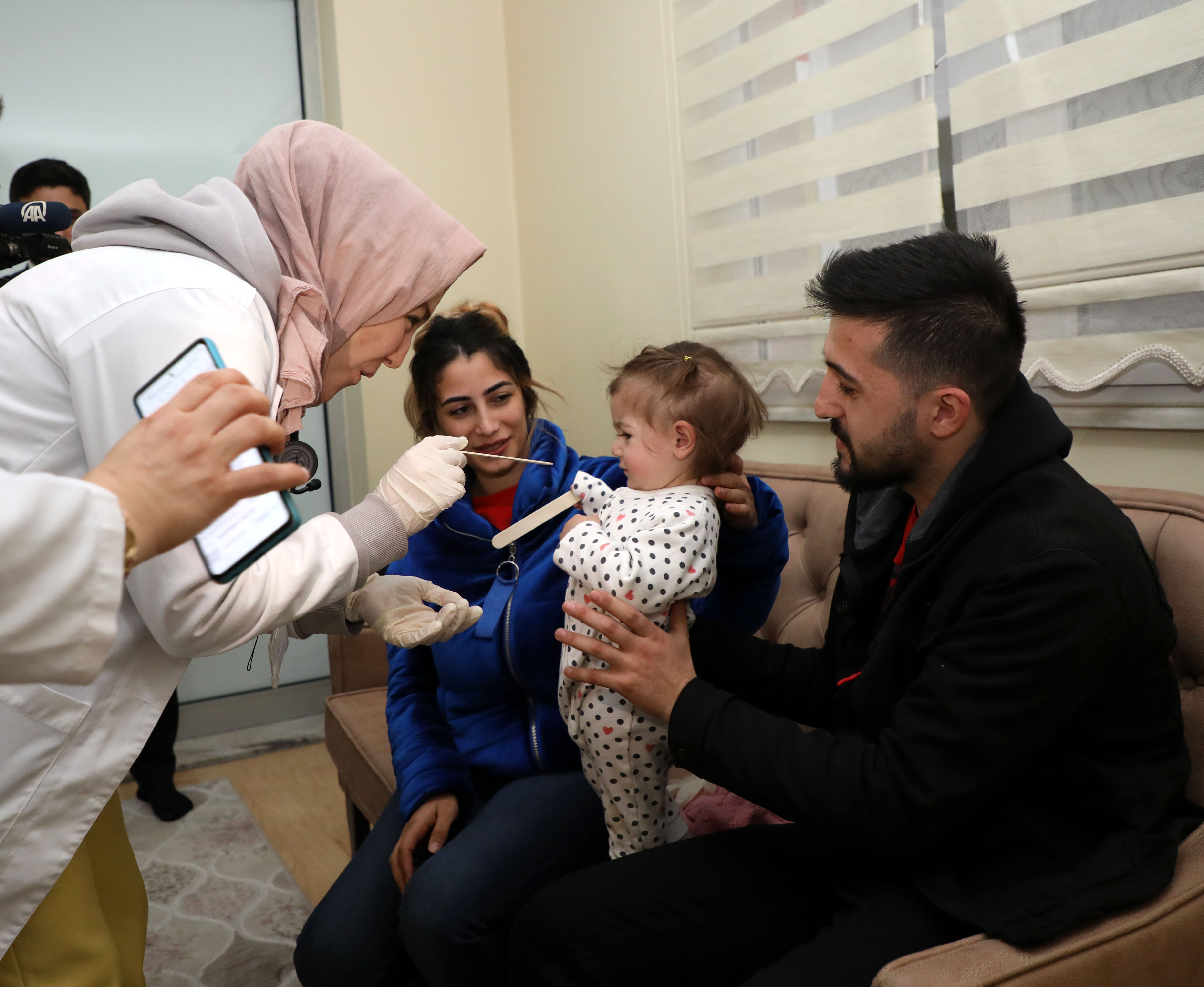 Rize'de 14 mobil ekip depremzedelere yerinde sağlık hizmeti sunuyor