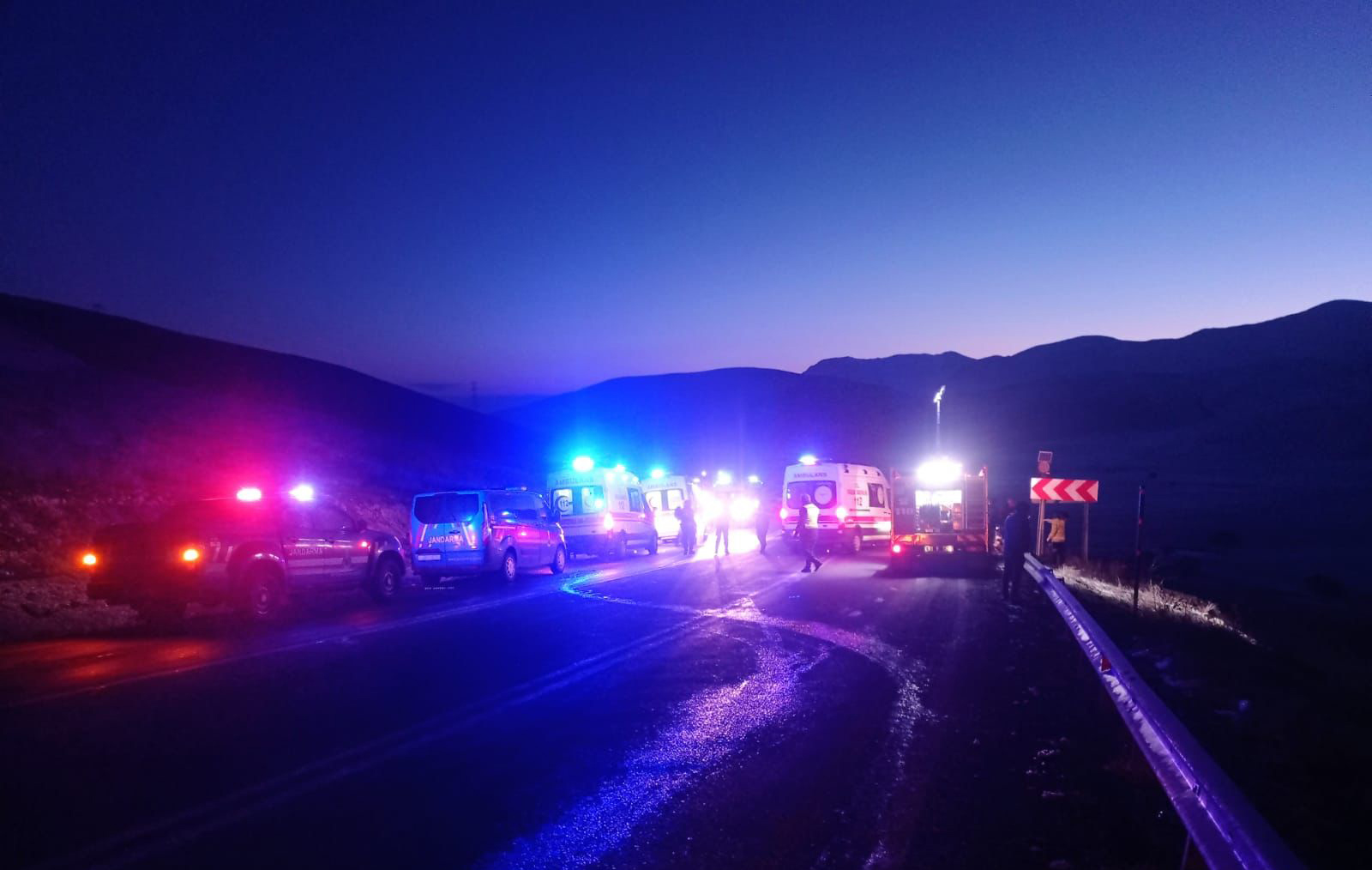 Afyonkarahisar'da otobüs devrildi! Ölü ve yaralılar var