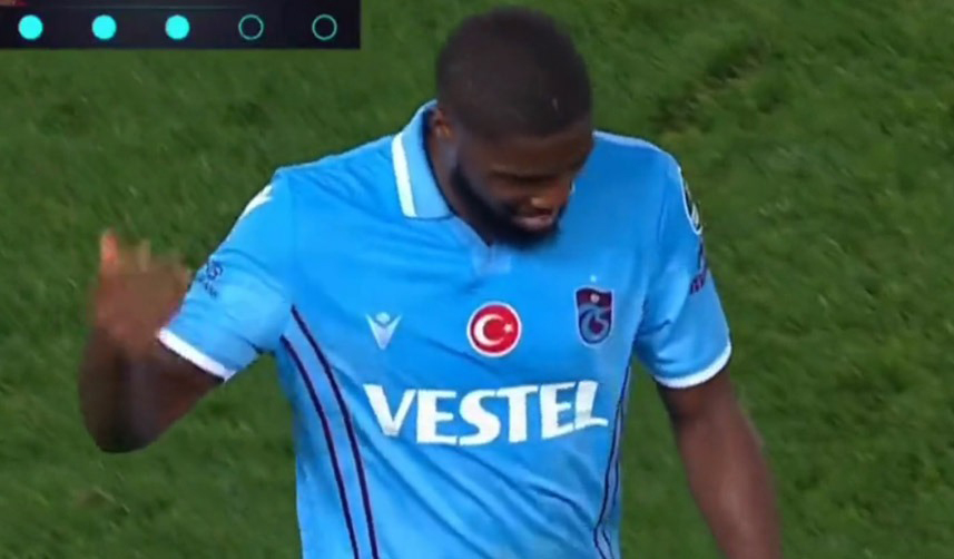 Akyazı’da Trabzonspor’un yıldızına şok tepki! O da karşılık verdi