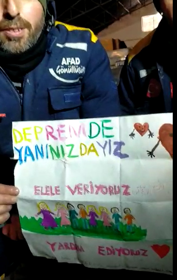 Trabzon’dan gönderilen yardımların arasında duygulandıran resim