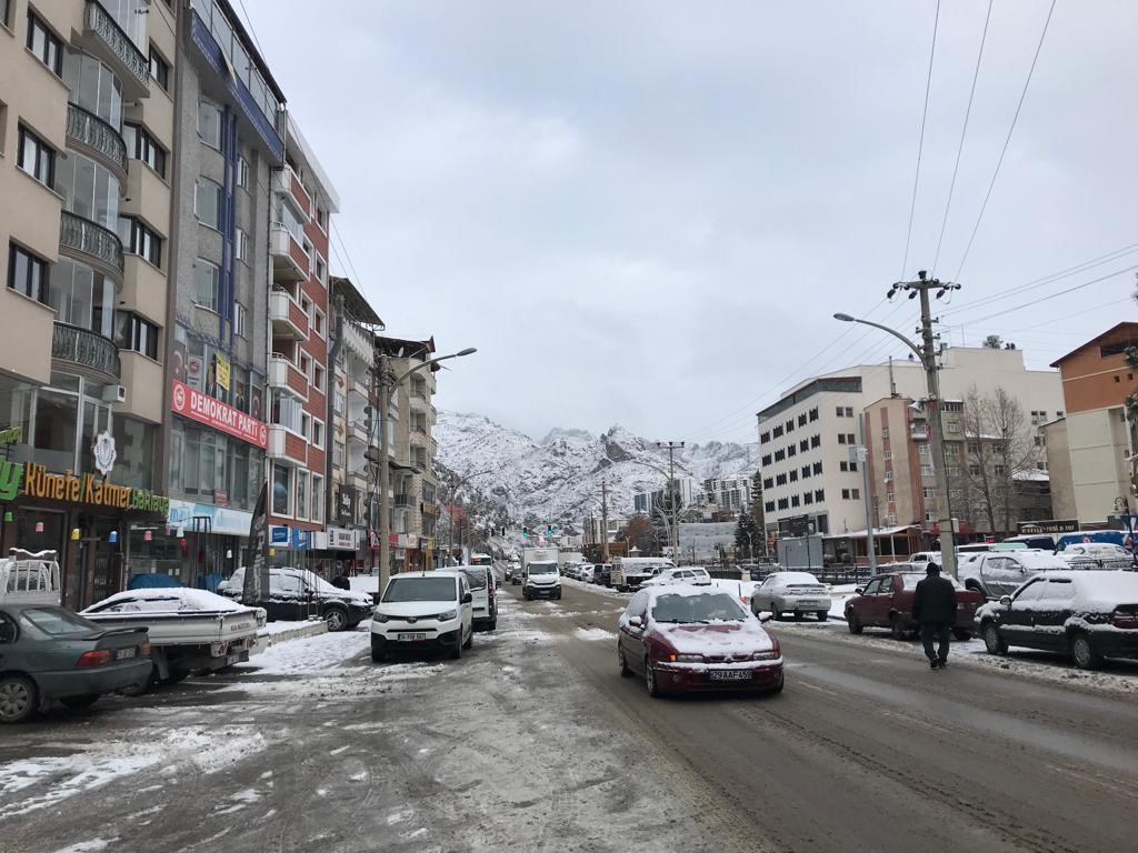 Gümüşhane kent merkezine yılın ilk karı