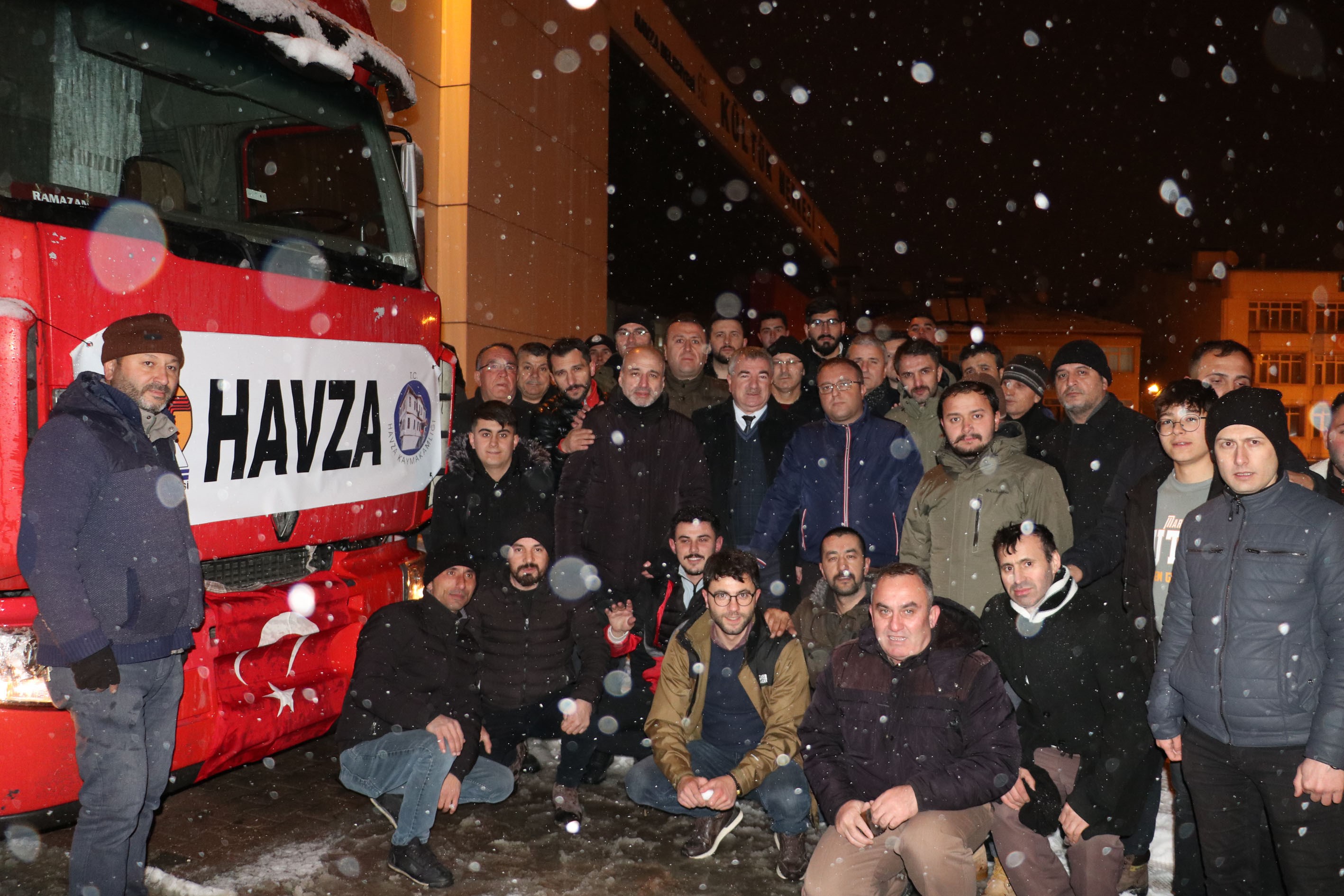 Samsun'dan deprem bölgesine yardım tırı