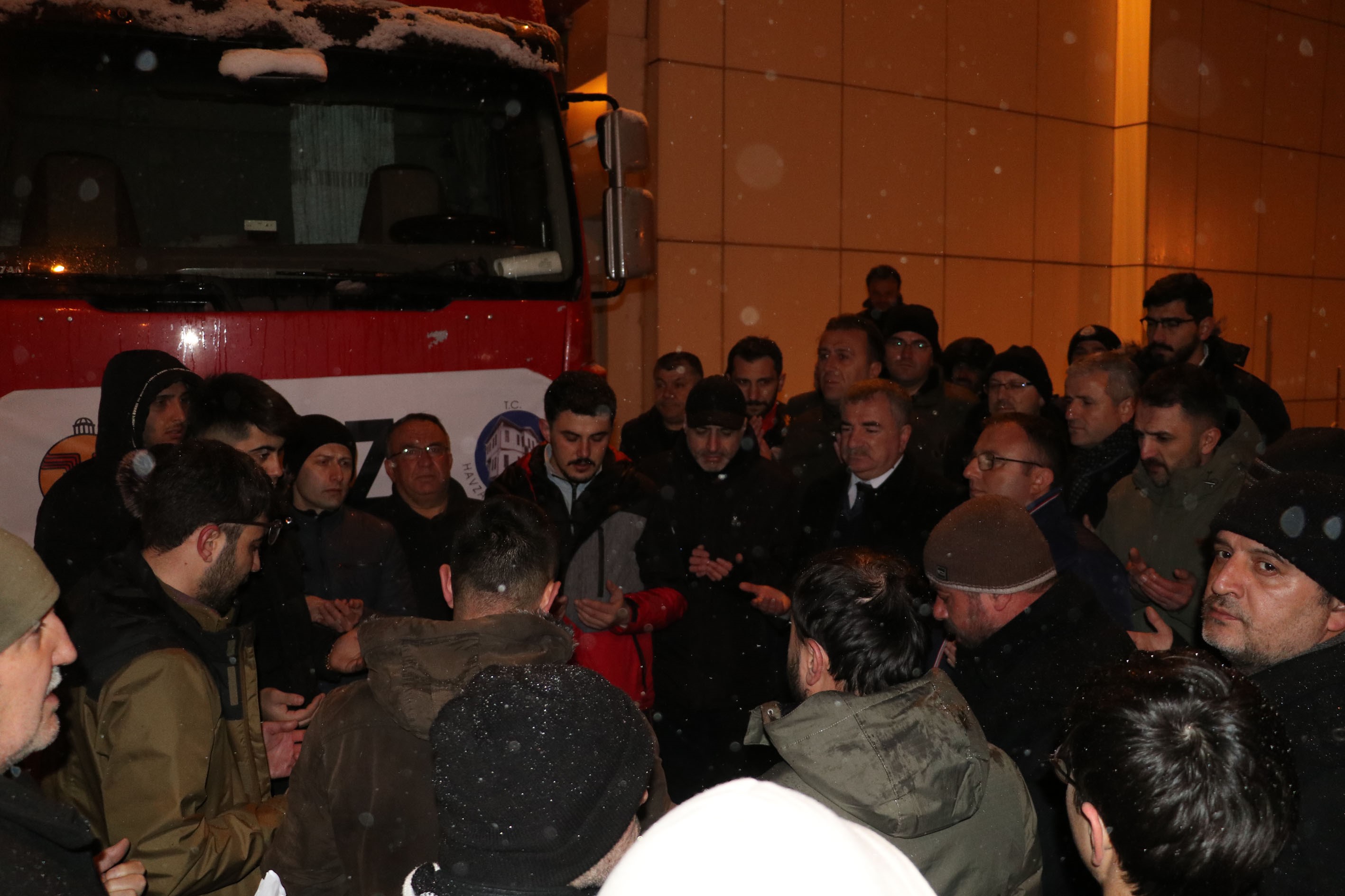 Samsun'dan deprem bölgesine yardım tırı