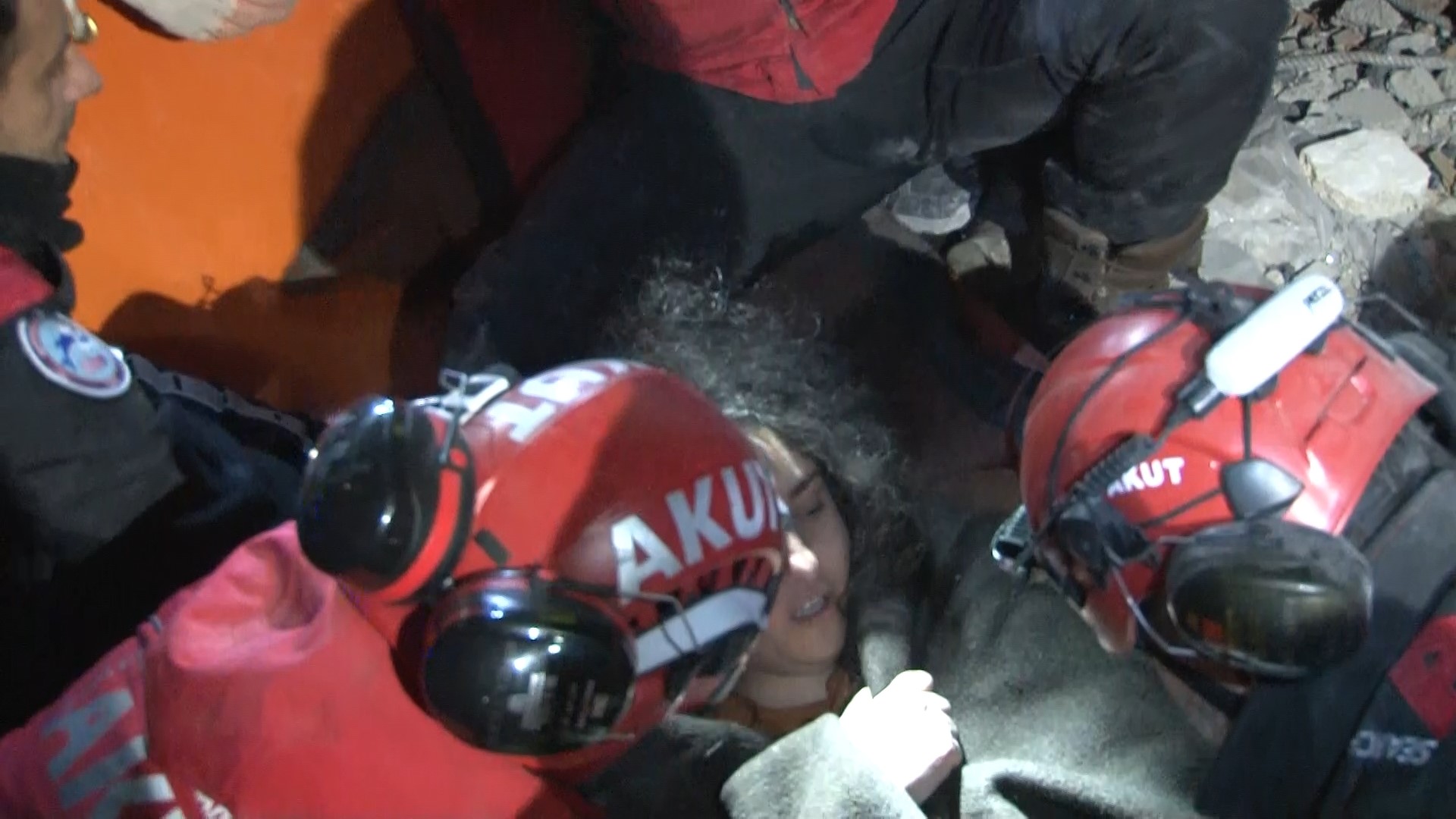 Giresun AKUT ekipleri 47 saat sonra anne ve çocuğu kurtardı