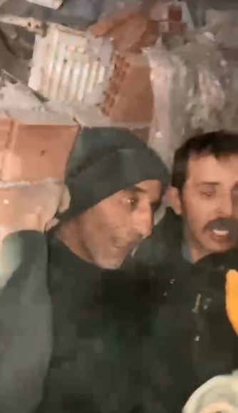 66 saat sonra enkazdan çıkarılan depremzede, Artvin ekibini bu sözlerle karşıladı