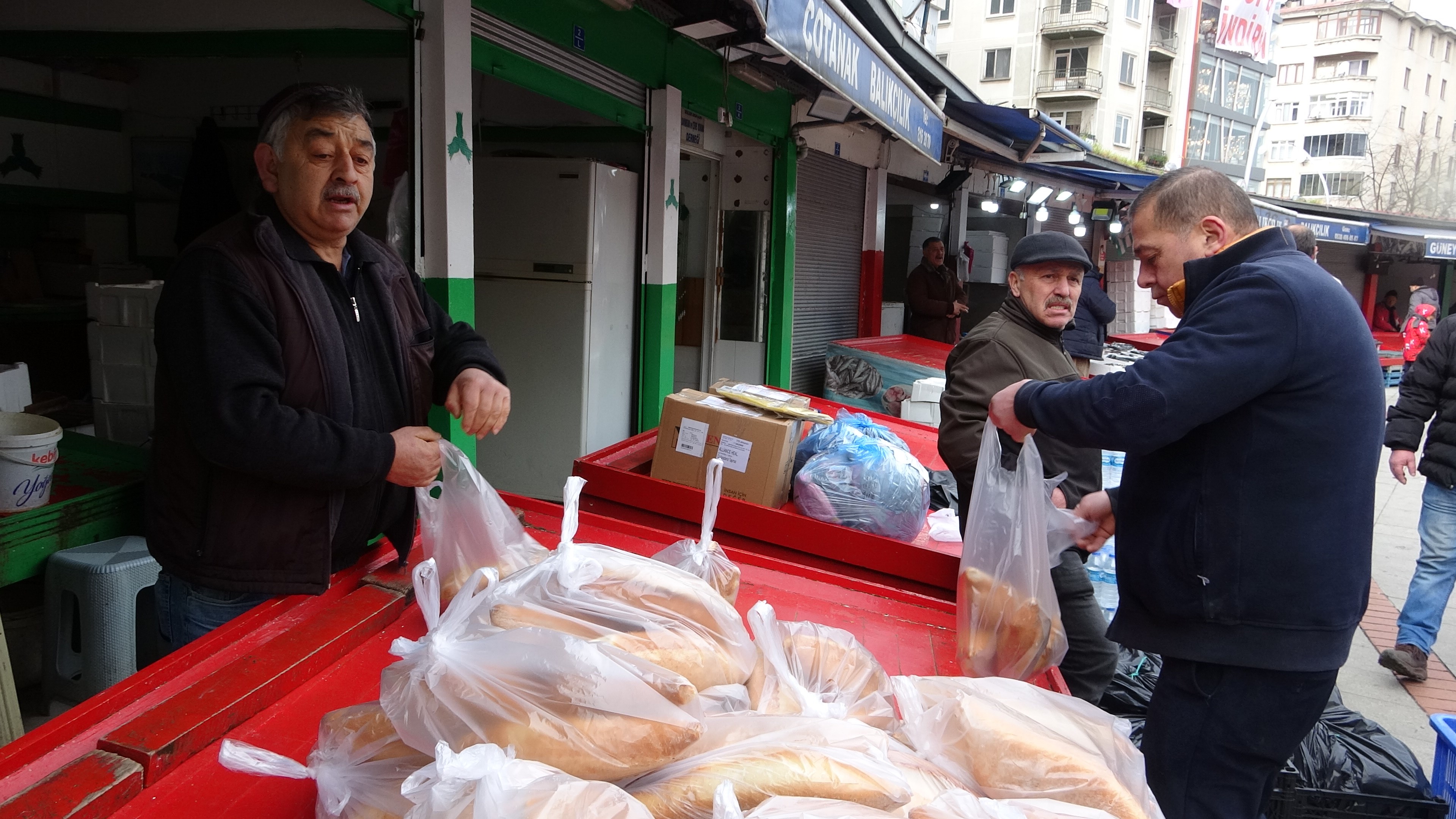 Balıkçılar depremzedeler için "Vira Bismillah" dedi 