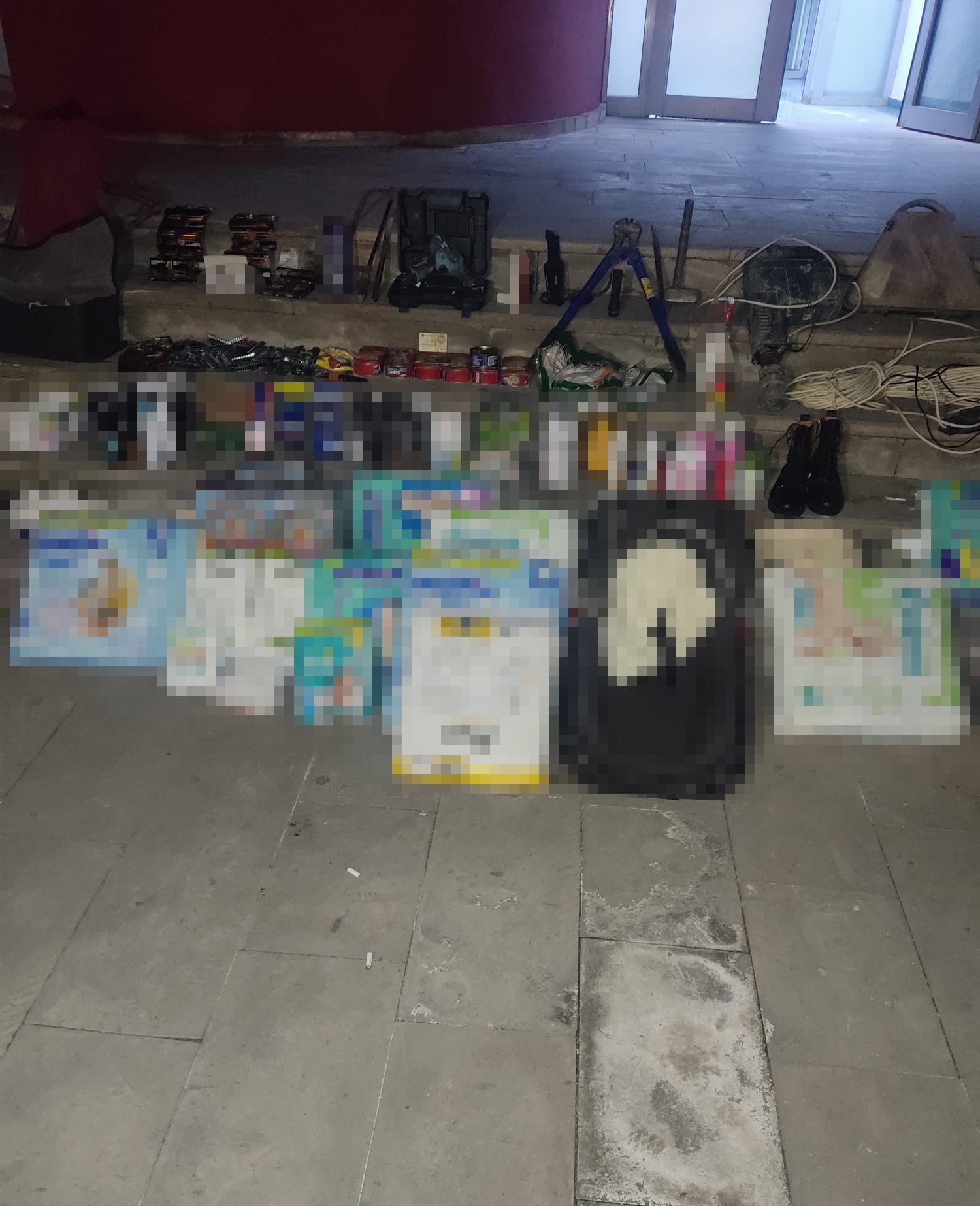 Depremzedelerin malzemelerini çalan 10 kişi tutuklandı