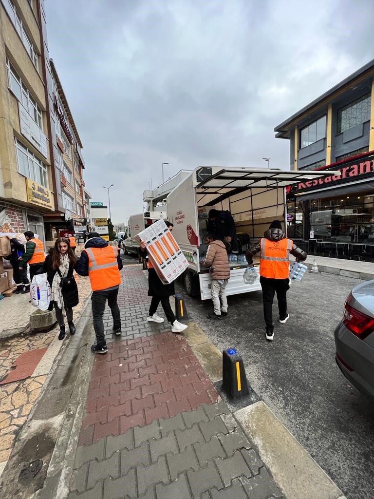Trabzonlu gençler depremzedeler için harekete geçti!
