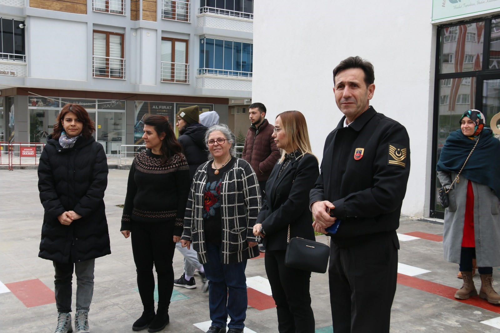 Samsun'da kadınlardan depremzedelere 500 kilo erişte 