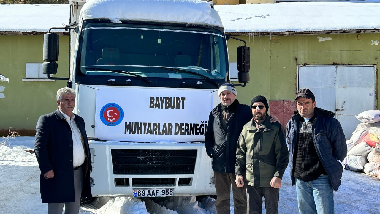 Bayburt'tan deprem bölgelerine yardım sürüyor