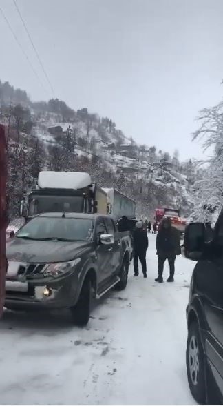 Artvin’de ulaşıma kar engeli
