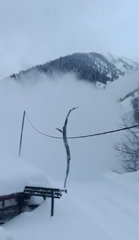 Ayder Yaylası'nda çığ düştü! O anlar kamerada