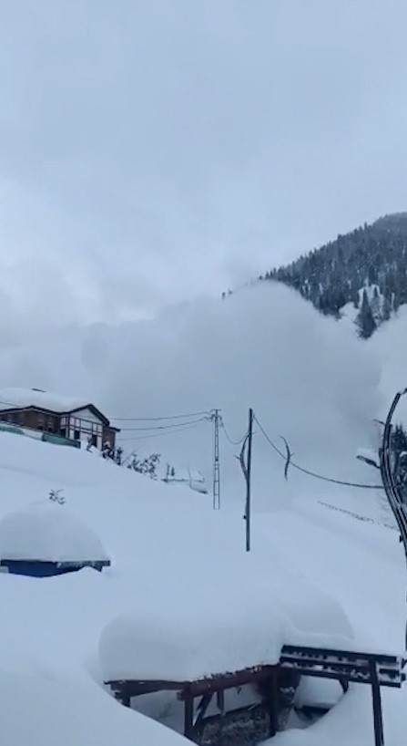 Ayder Yaylası'nda çığ düştü! O anlar kamerada