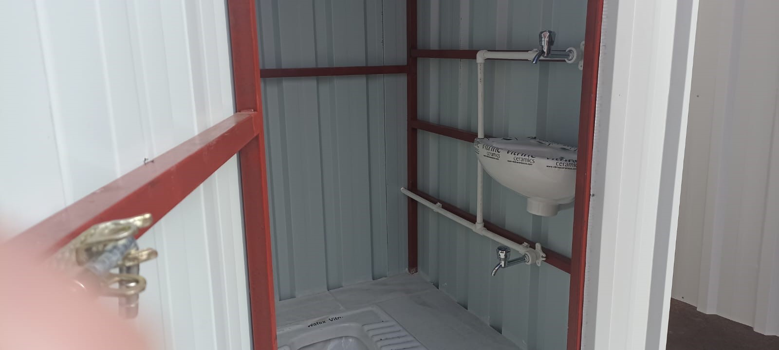 Samsun'daki liseden depremzedeler için seyyar tuvalet ve soba