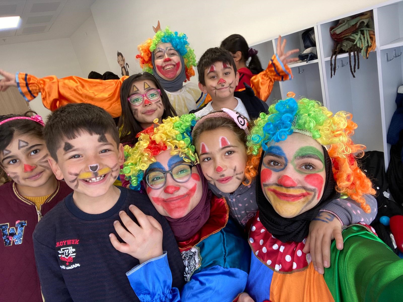 Gümüşhane gençleri depremzede çocukları  unutmadı 