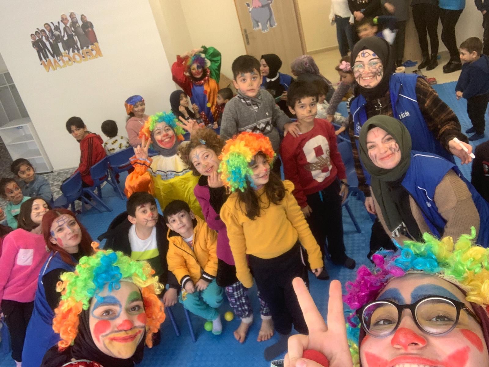 Gümüşhane gençleri depremzede çocukları  unutmadı 