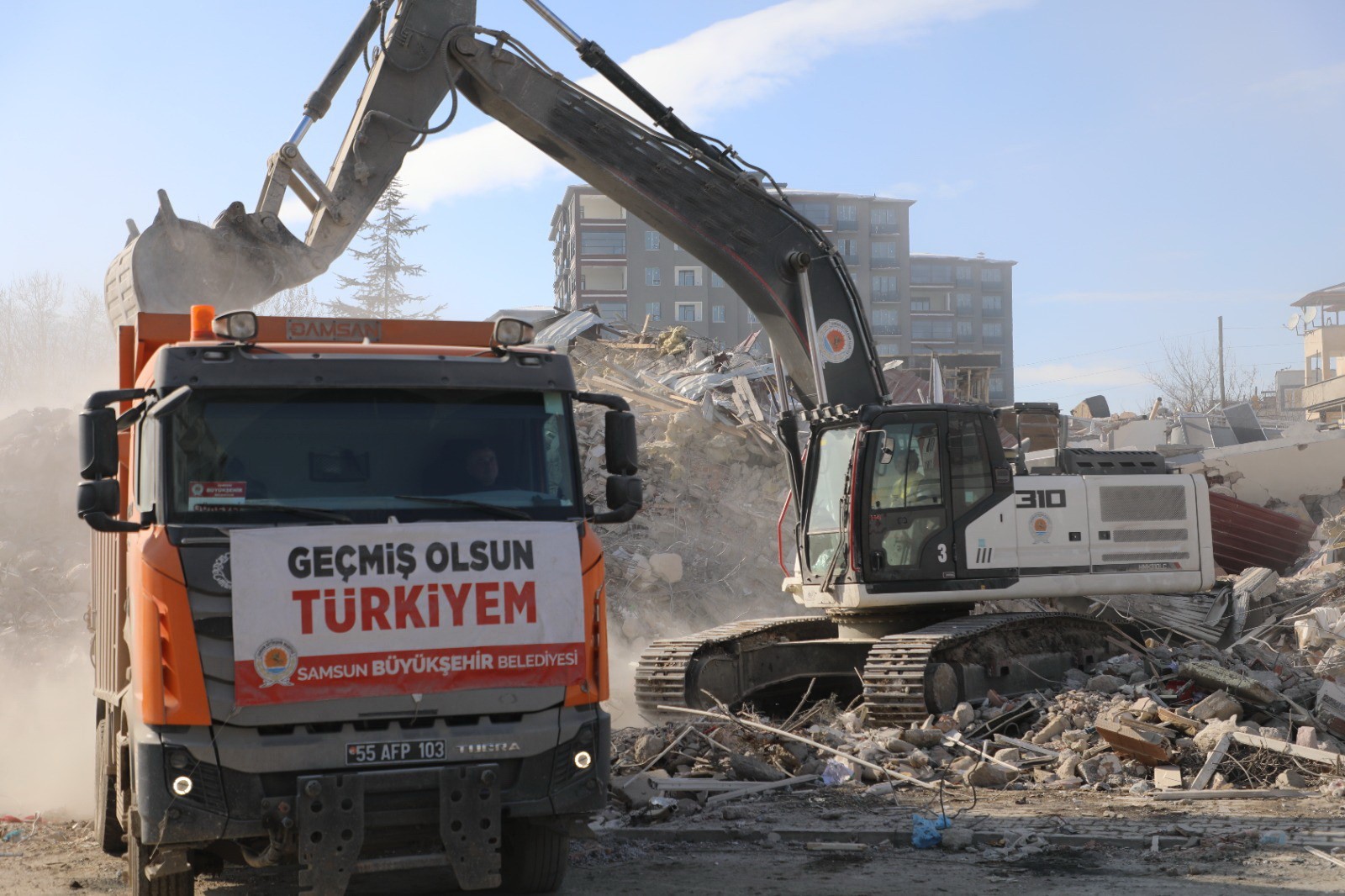 Samsun’dan deprem bölgesine 10 bin bordür ve yakıt desteği