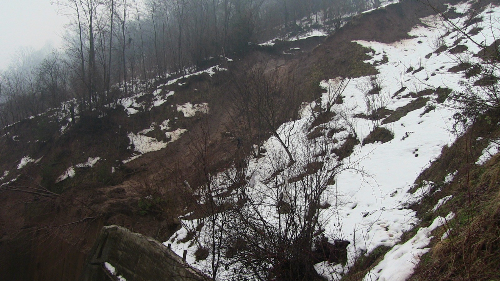Artvin'de heyelan riski nedeniyle bazı evler boşaltıldı