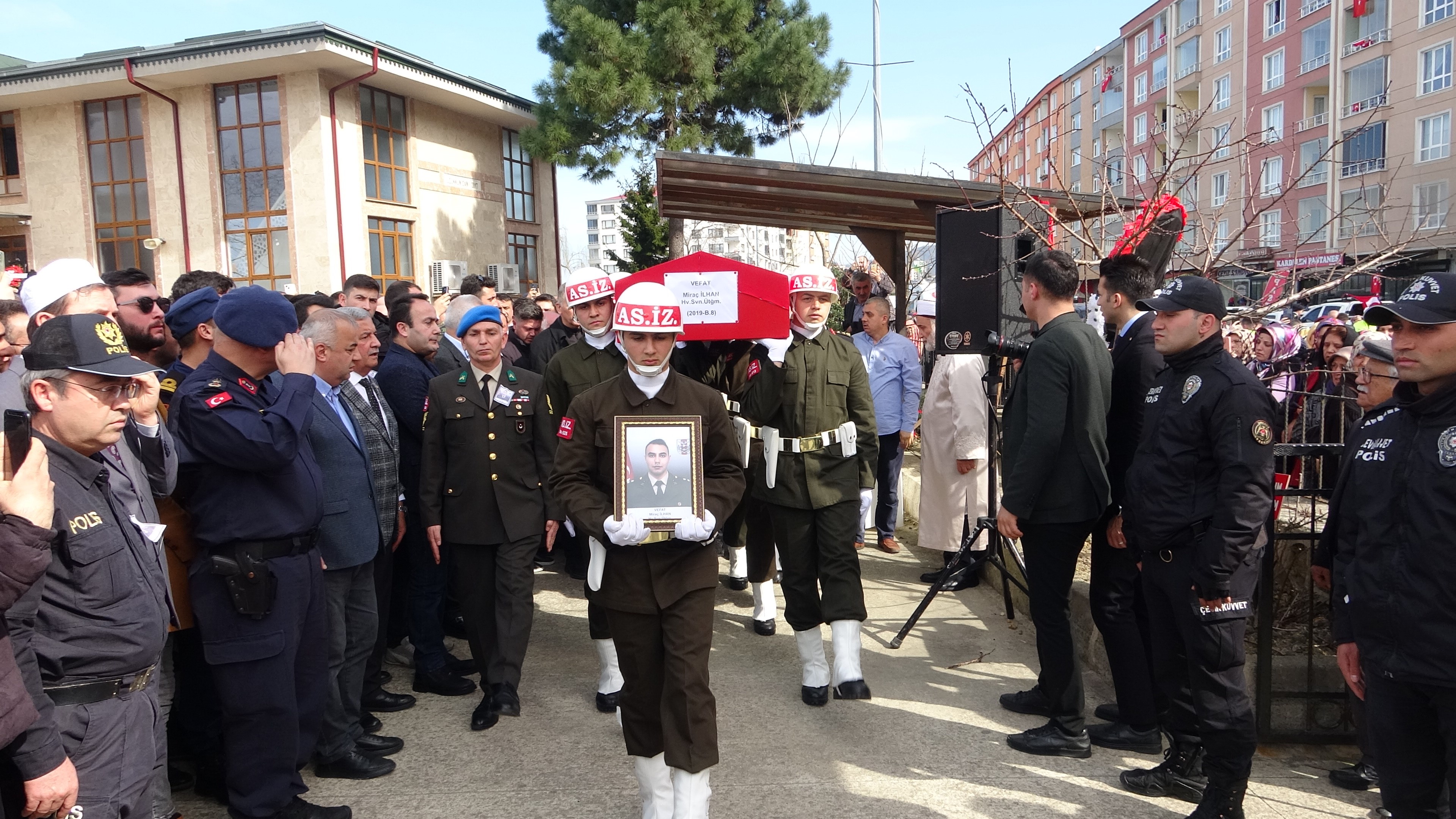Depremde hayatını kaybeden Üsteğmen Giresun'da toprağa verildi