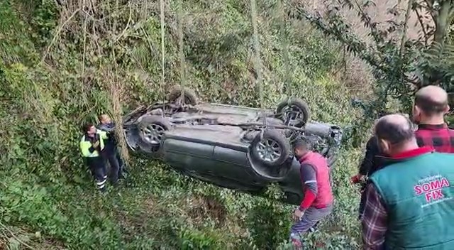 Rize’de şarampole yuvarlanan aracın sürücüsü yaralandı