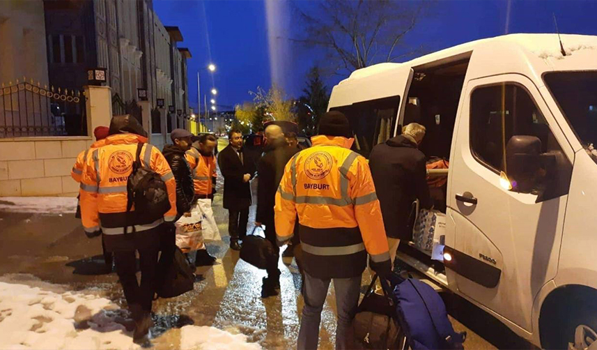 Bayburt, depremzedelere yardıma devam ediyor