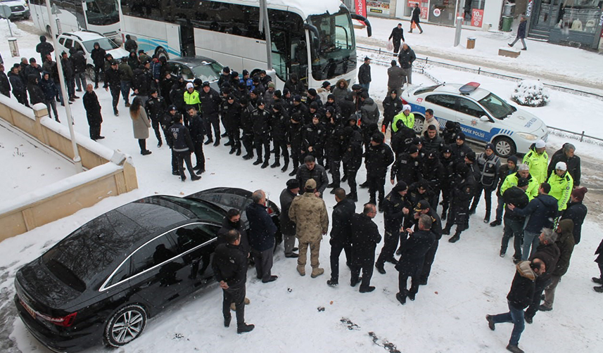 Bayburt'tan deprem bölgesine destek! 55 polis yola çıktı