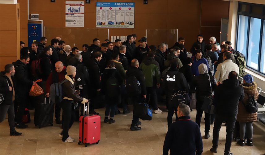 Deprem bölgesine sağlık personeli takviyesi! Trabzon'dan askeri uçakla gittiler