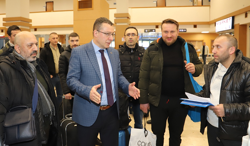 Deprem bölgesine sağlık personeli takviyesi! Trabzon'dan askeri uçakla gittiler