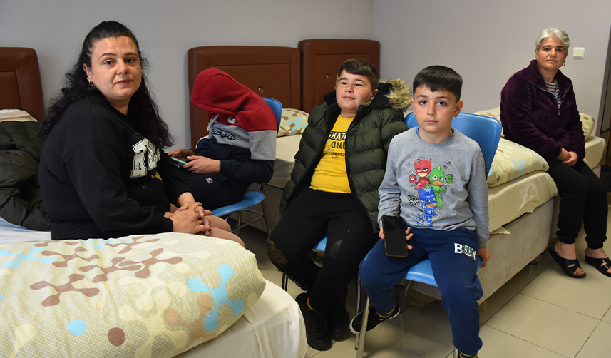 Depremde-70-yakınını-kaybeden-kadın-çocuklarıyla-Trabzon'a-geldi