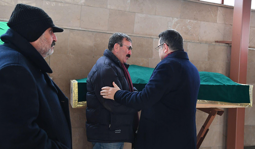 Depremde hayatını kaybeden çift, Trabzon'da son yolculuğuna uğurlandı