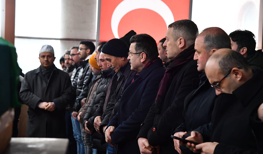 Depremde hayatını kaybeden çift, Trabzon'da son yolculuğuna uğurlandı