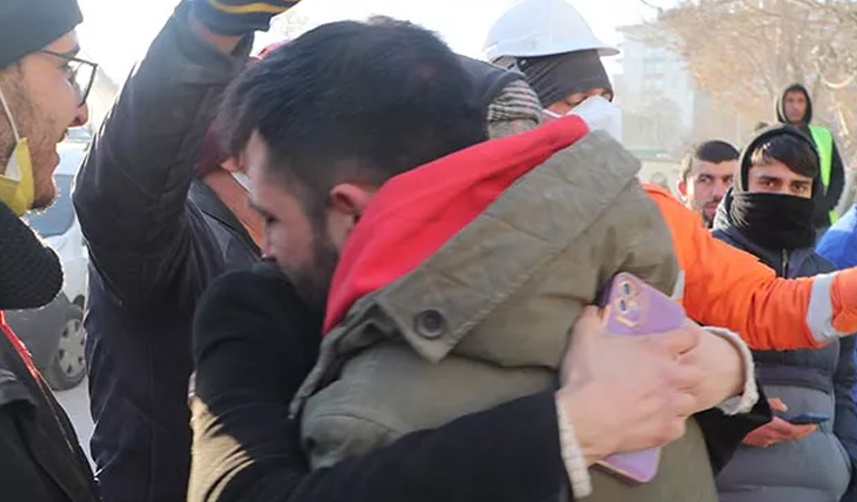 Depremden-206-saat-sonra-umudun-adı-Ayşegül1