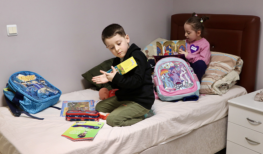 Depremden-kurtulan-aile-Trabzon'da-yurda-yerleşti