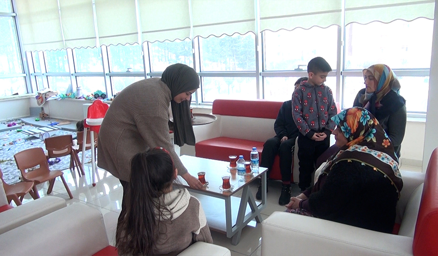 Depremzede öğrencinin okuduğu üniversite yuvası oldu