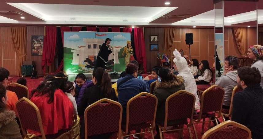 Trabzon gönüllü sanat grubu depremzedeler için çalışıyor