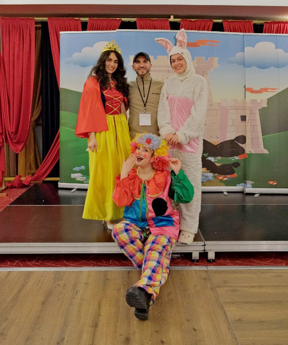 Trabzon gönüllü sanat grubu depremzedeler için çalışıyor