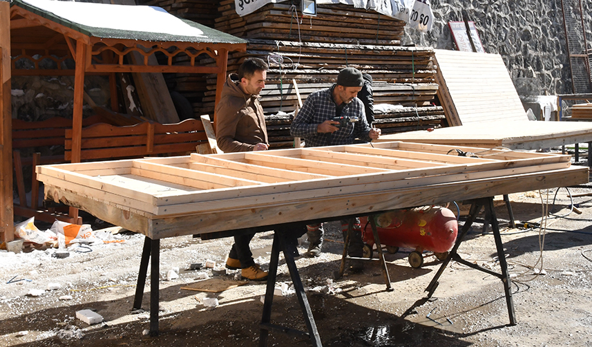 Gümüşhane'den depremzedelere ahşap ev