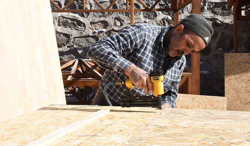 Gümüşhane'den depremzedelere ahşap ev